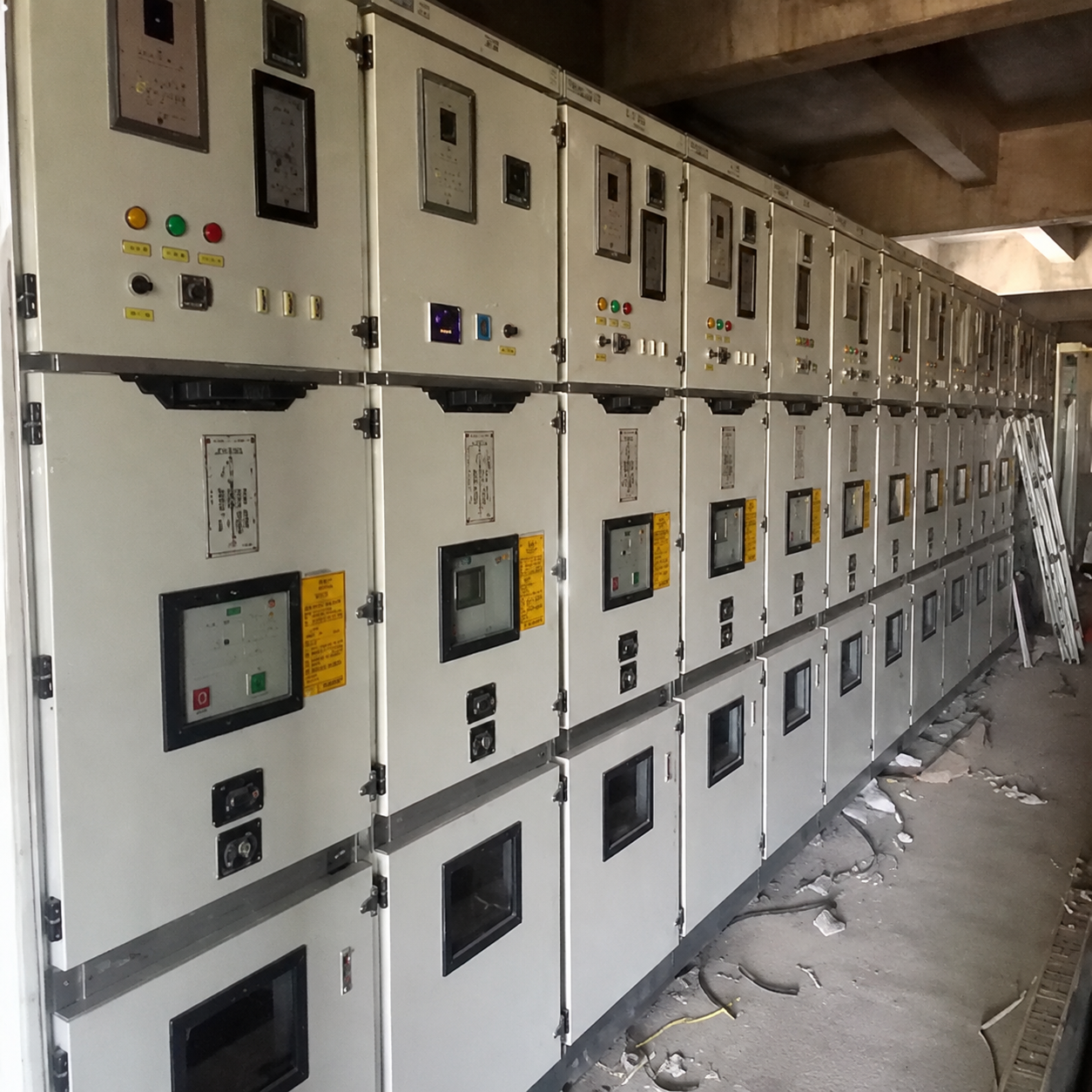 Panel switchgear tipe withdrawable / panel distribusi tegangan tinggi terintegrasi / switchgear tegangan tinggi, isolasi feeder, model KYN28A, 20 kV - 3