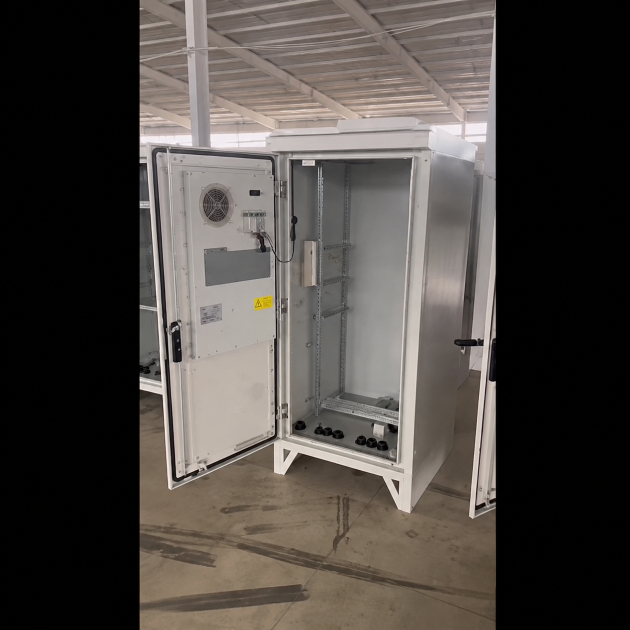 Sistem Catu Daya Komunikasi, Ruang Perangkat Komunikasi, ETP48200-C2A2/48 V/200 A - 2